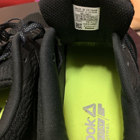 Reebok shoes - Picture 3 of 5